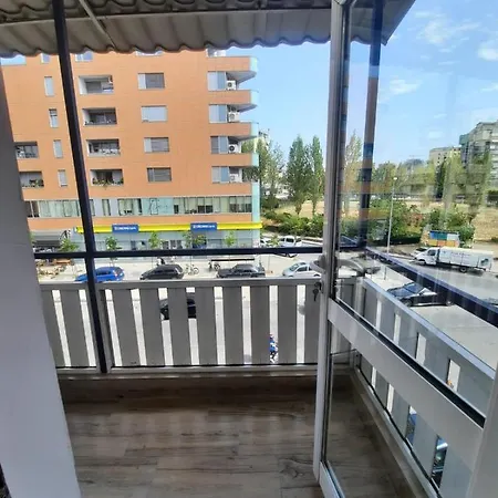 2v1 - Studio 1 Apartment